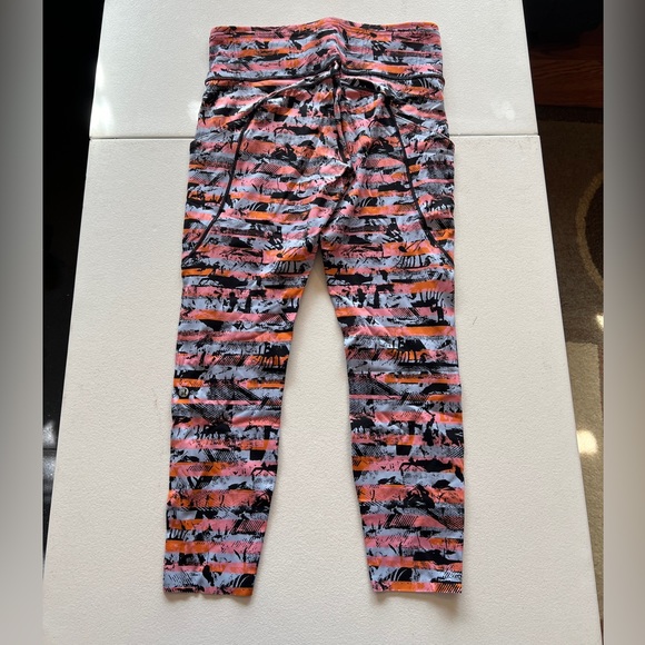 Lululemon Fast and Free Tights - Picture 6 of 8